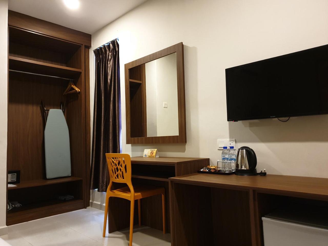 Ants Hotel Kangar Esterno foto